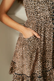 Kurzes Kleid mit Leo - Print und Knopfleiste - Blossom Hair & Fashion