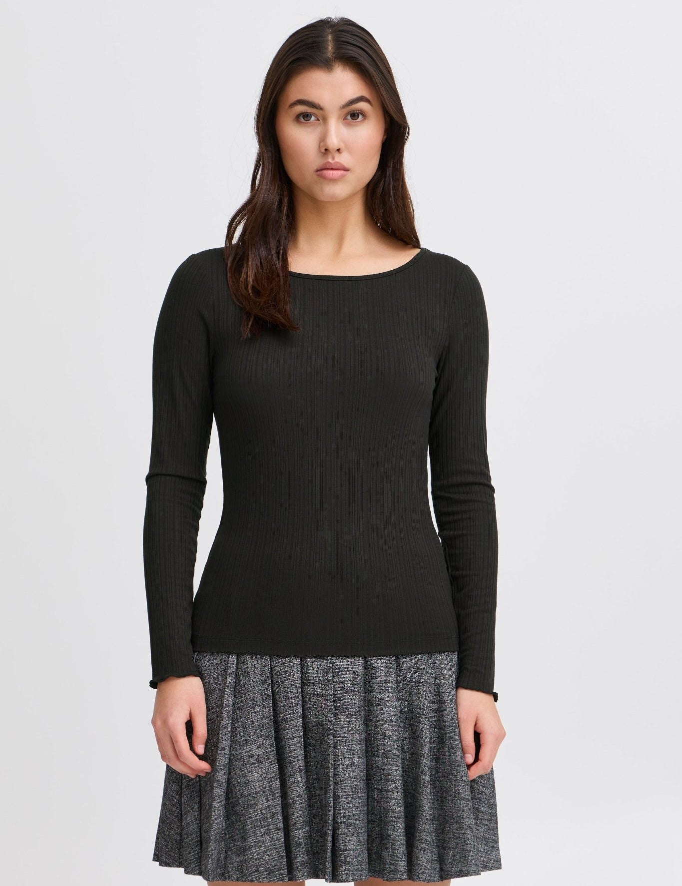 Langarmshirt gestreift in Schwarz oder Beige - Blossom Hair & Fashion