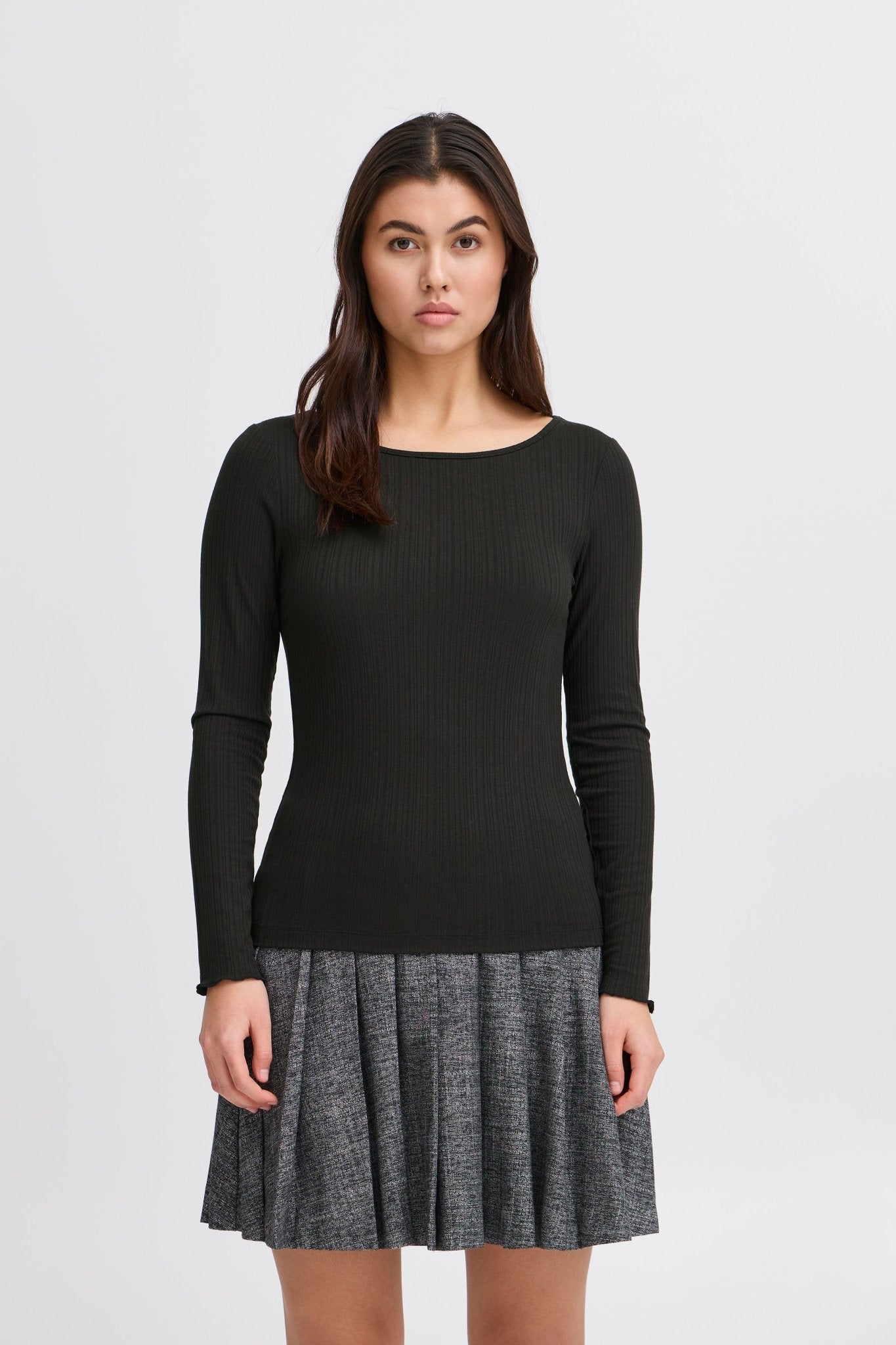 Langarmshirt gestreift in Schwarz oder Beige - Blossom Hair & Fashion