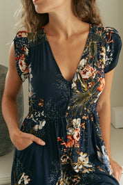 Langes Blumenkleid mit V - Ausschnitt und Schlitz - Blossom Hair & Fashion