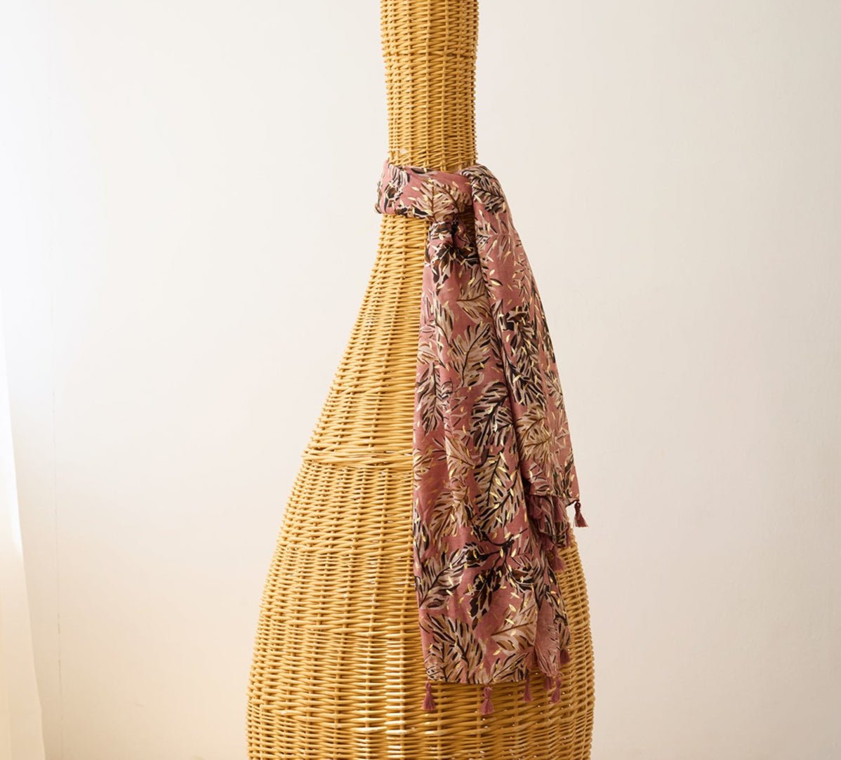Leichter Boho - Schal mit floralem Muster - Blossom Hair & Fashion