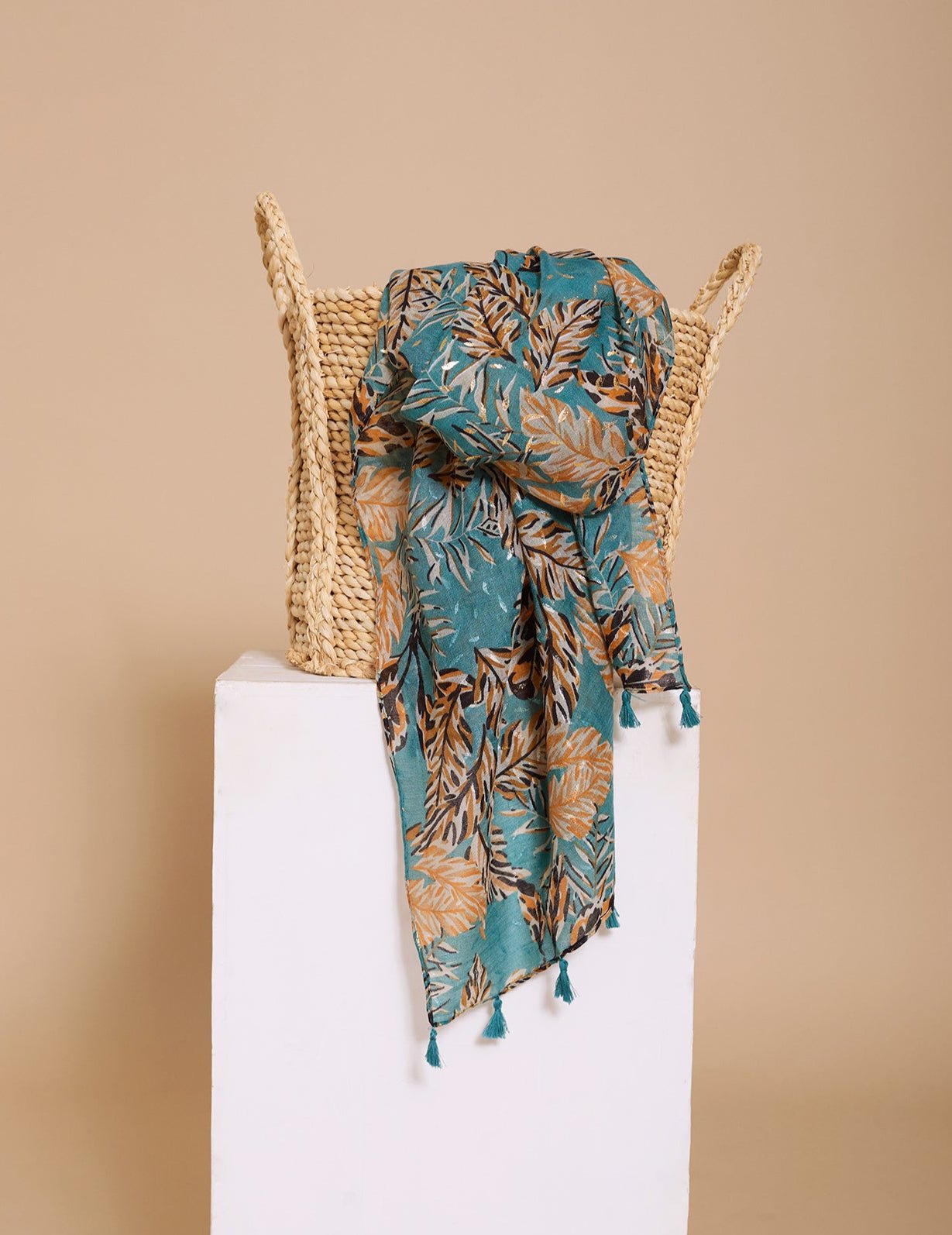Leichter Boho - Schal mit Tropenmuster aus 100% Viskose - Blossom Hair & Fashion