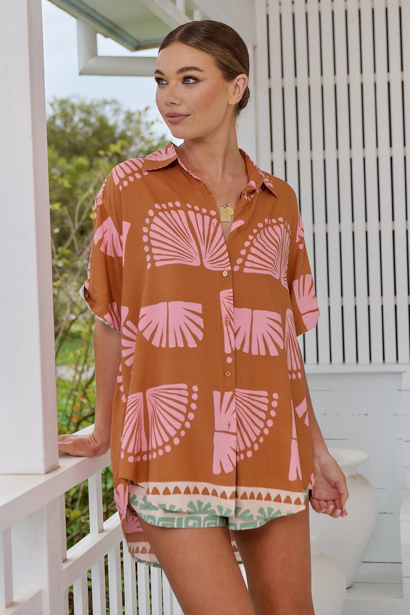 Leichtes Kurzarm - Hemd mit Print – Sommerlicher Boho - Look - Blossom Hair & Fashion