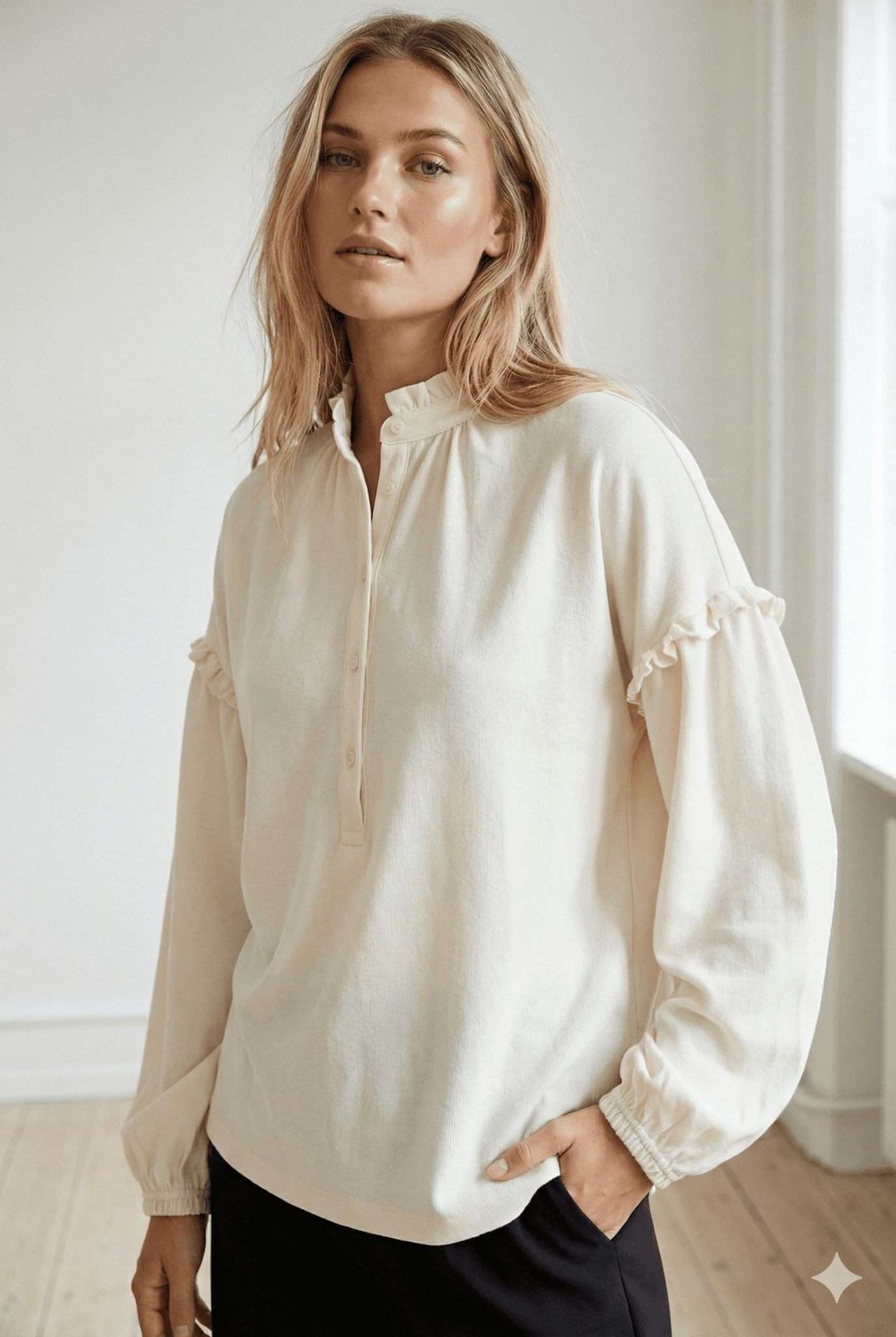 Loose Fit Bluse mit Rüschen - Details in Creme - Blossom Hair & Fashion