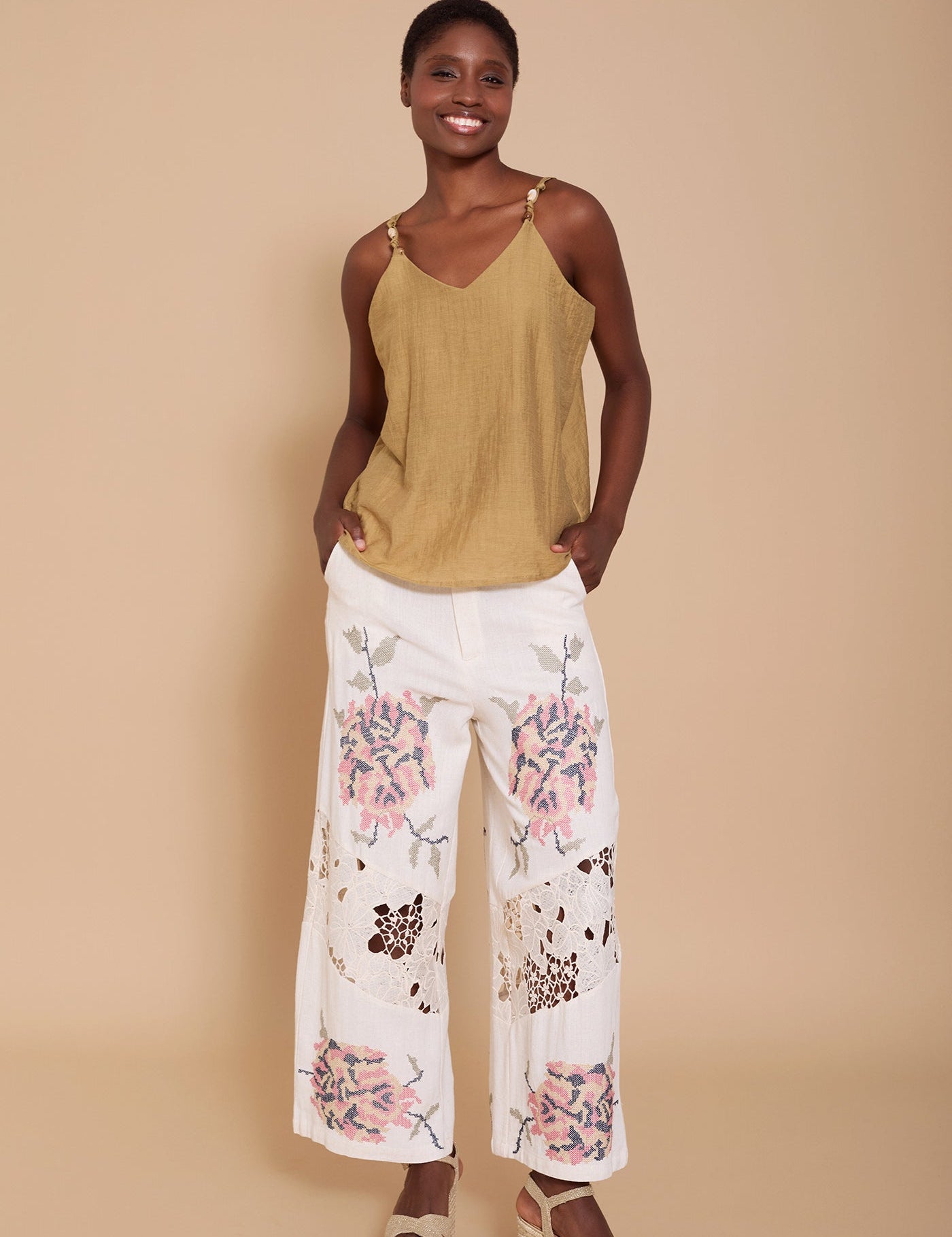 Luftiges Leinen - Top mit verstellbaren Trägern - Blossom Hair & Fashion
