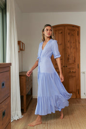 Luftiges Maxikleid in Flieder mit V - Ausschnitt und Schlitz - Blossom Hair & Fashion