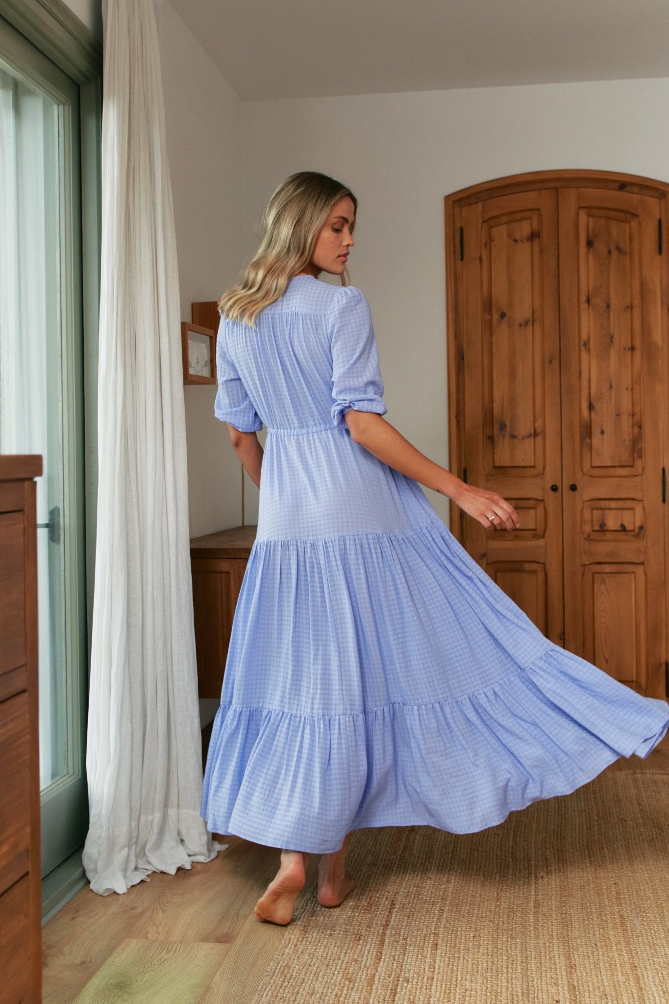 Luftiges Maxikleid in Flieder mit V - Ausschnitt und Schlitz - Blossom Hair & Fashion