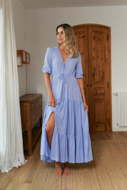 Luftiges Maxikleid in Flieder mit V - Ausschnitt und Schlitz - Blossom Hair & Fashion