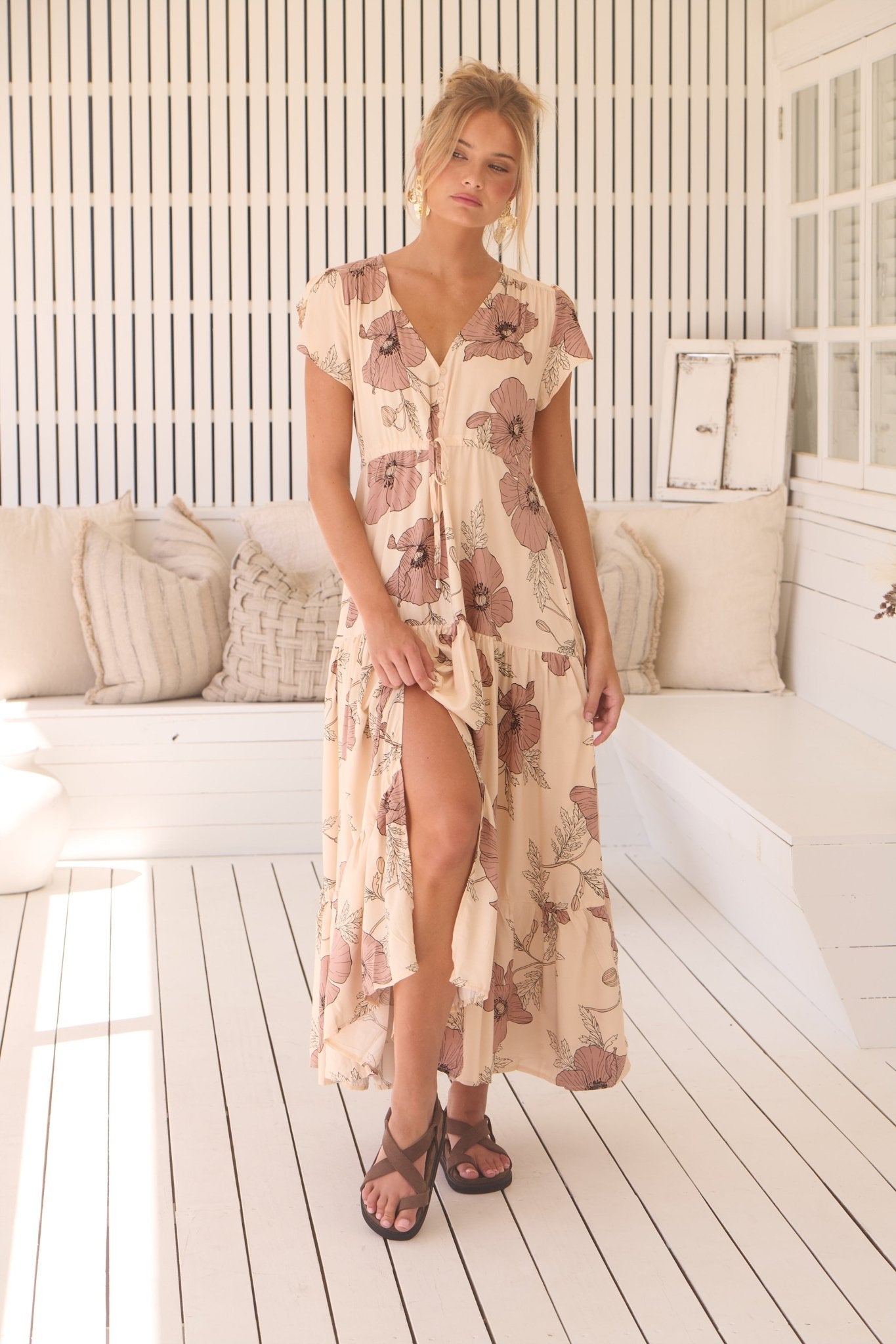 Maxikleid April mit Blumenmuster und V - Ausschnitt - Blossom Hair & Fashion