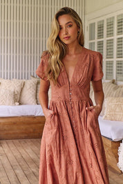 Maxikleid aus 100% Baumwolle mit Stickerei – Femininer Boho - Look - Blossom Hair & Fashion