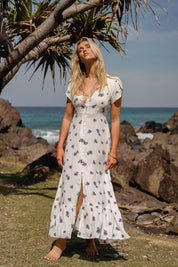 Maxikleid Bloom mit Blumenmuster und V - Ausschnitt - Blossom Hair & Fashion