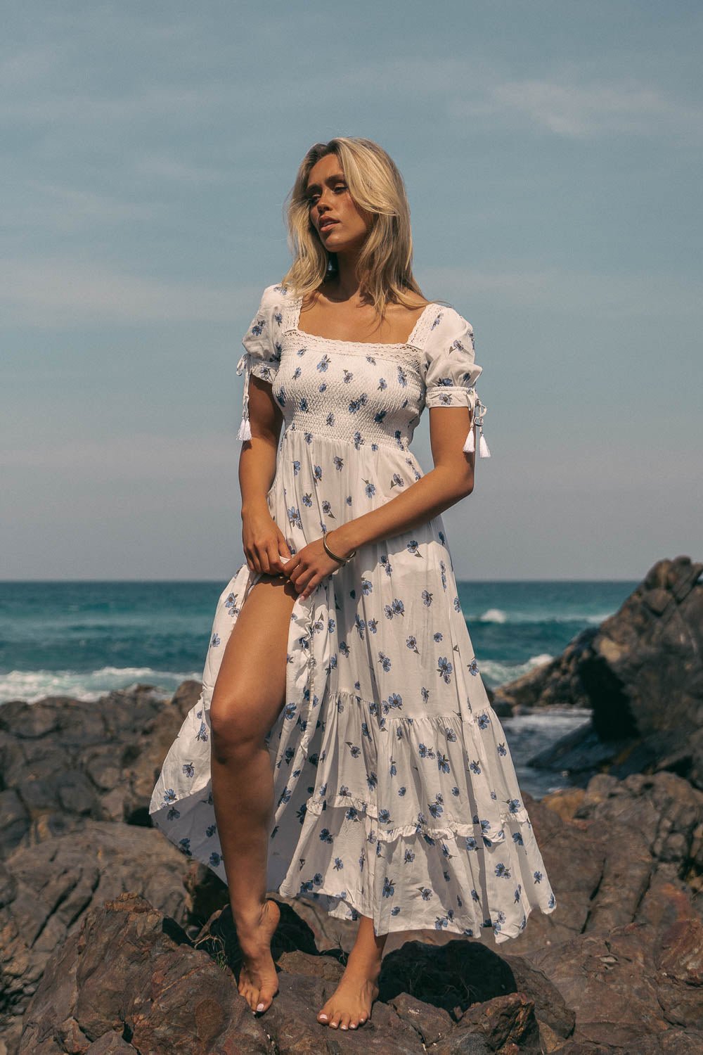 Maxikleid Bloom mit Blumenmuster und V - Ausschnitt - Blossom Hair & Fashion