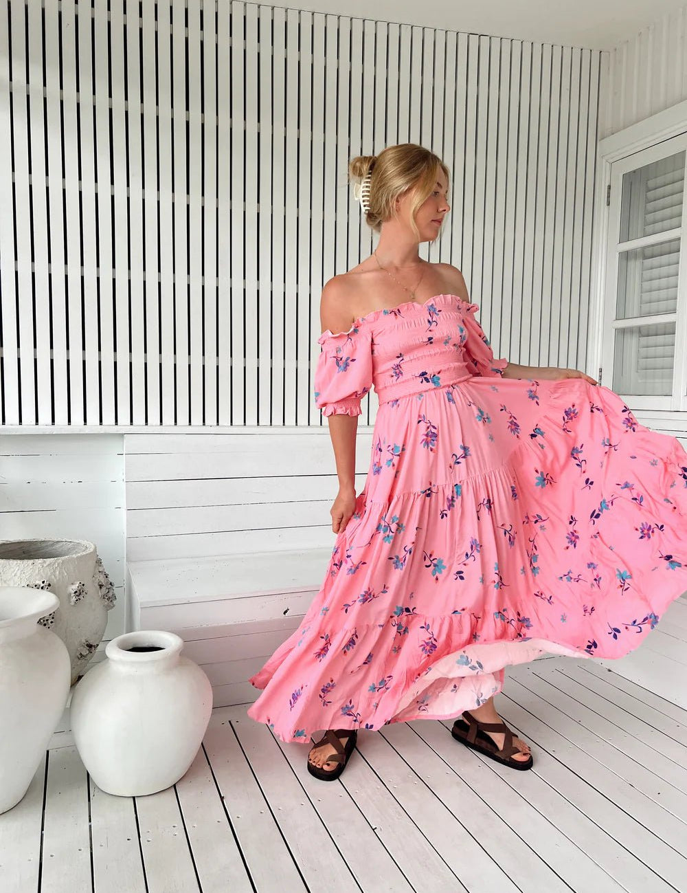 Maxikleid in Pink mit floraler Note - Blossom Hair & Fashion