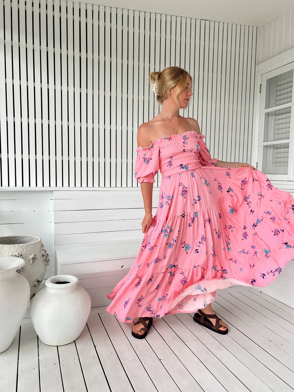 Maxikleid in Pink mit floraler Note - Blossom Hair & Fashion