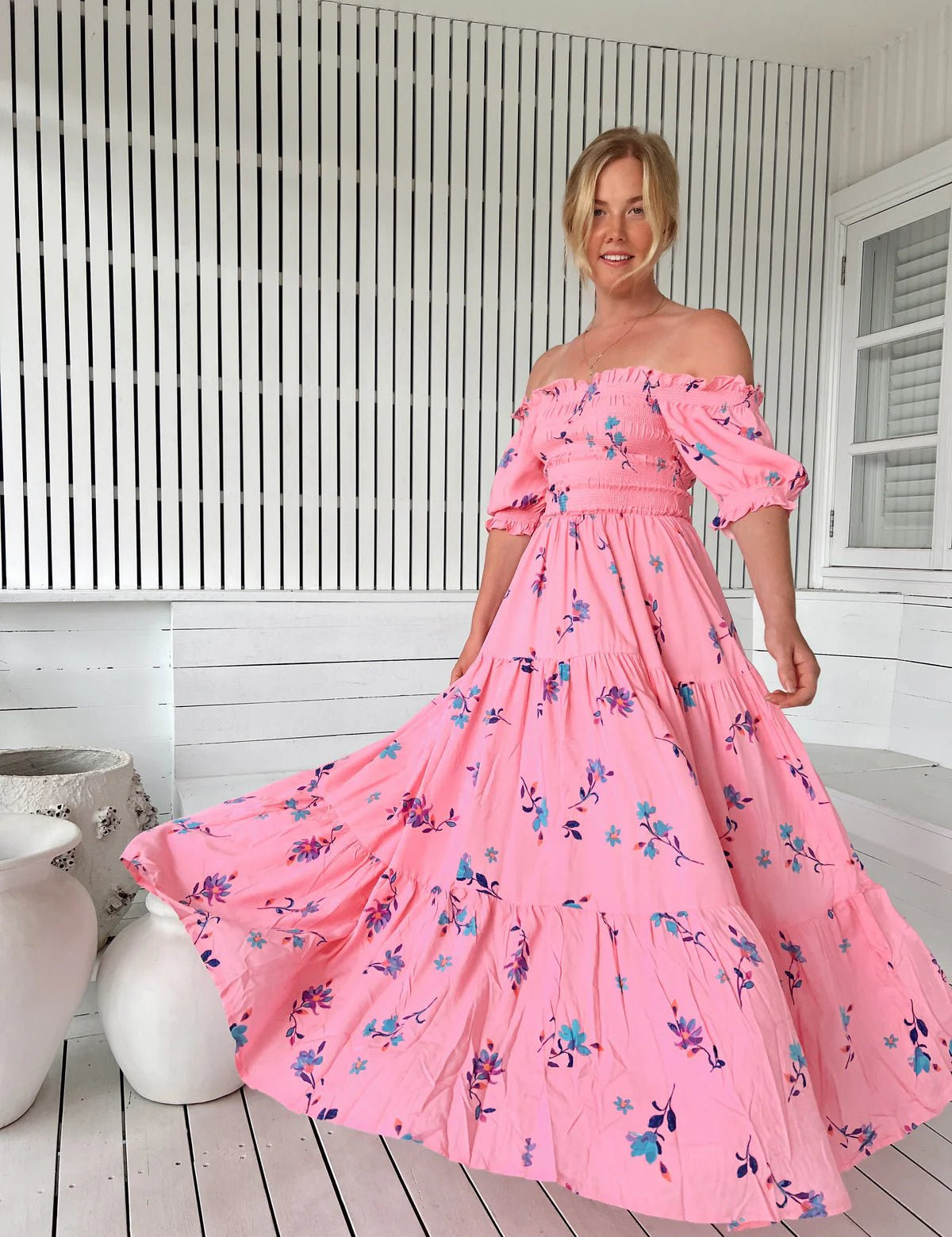 Maxikleid in Pink mit floraler Note - Blossom Hair & Fashion