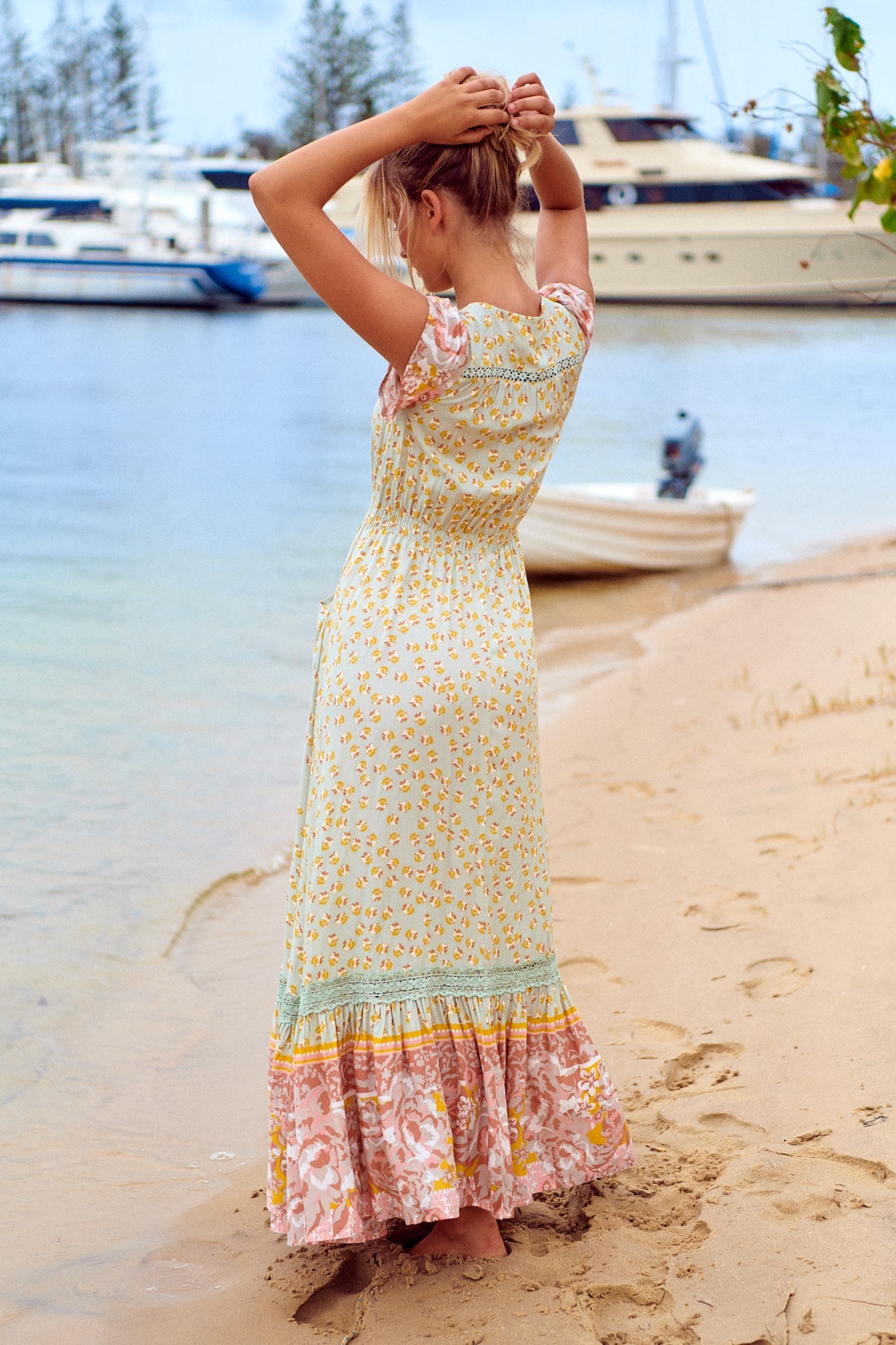 Maxikleid Maisha mit Blumenmuster und V - Ausschnitt - Blossom Hair & Fashion