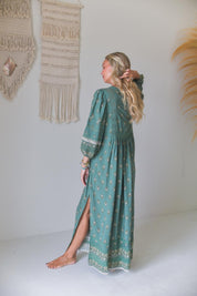 Maxikleid mit Bindeausschnitt in Grün - Blossom Hair & Fashion