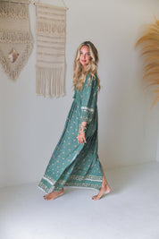 Maxikleid mit Bindeausschnitt in Grün - Blossom Hair & Fashion