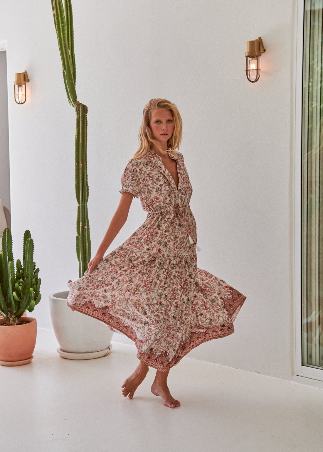 Maxikleid mit Blumenmuster und V - Ausschnitt - Blossom Hair & Fashion