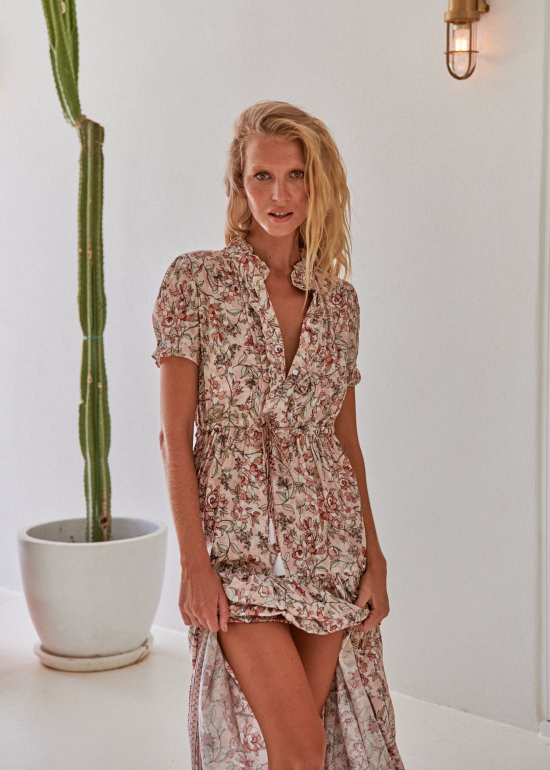 Maxikleid mit Blumenmuster und V - Ausschnitt - Blossom Hair & Fashion