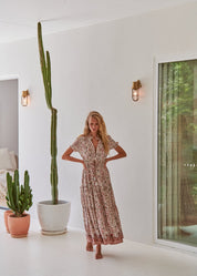 Maxikleid mit Blumenmuster und V - Ausschnitt - Blossom Hair & Fashion