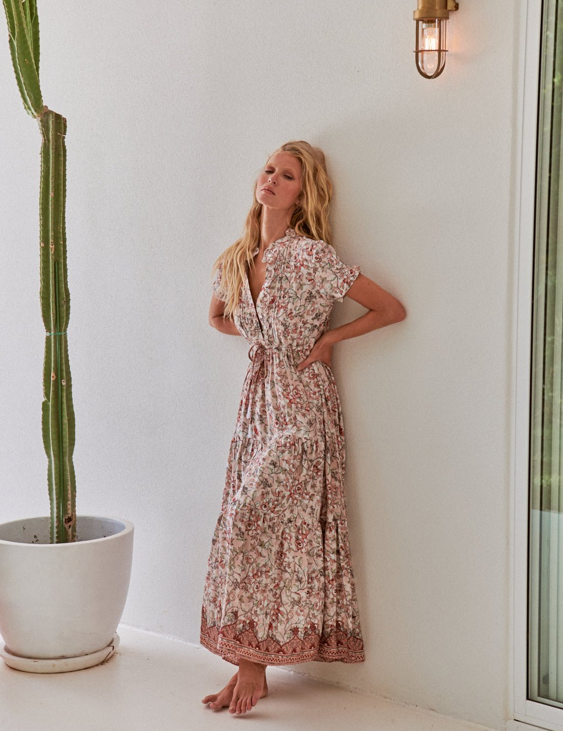 Maxikleid mit Blumenmuster und V - Ausschnitt - Blossom Hair & Fashion