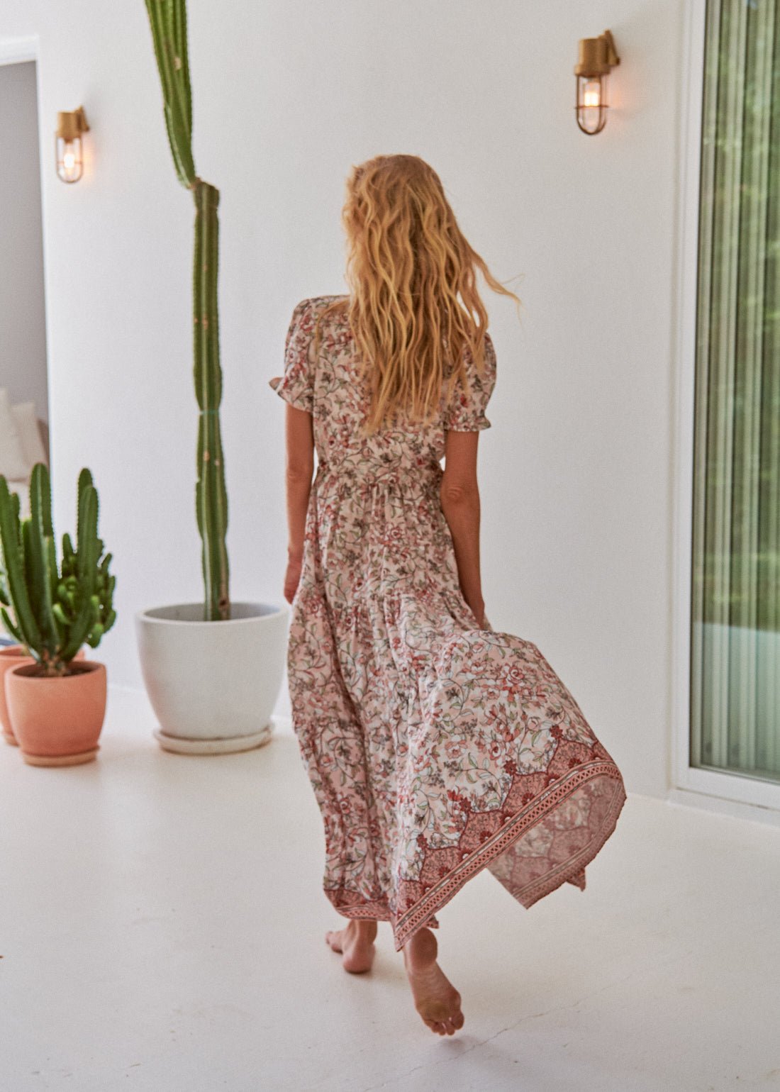 Maxikleid mit Blumenmuster und V - Ausschnitt - Blossom Hair & Fashion