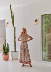 Maxikleid mit Blumenmuster und V - Ausschnitt - Blossom Hair & Fashion