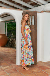 Maxikleid mit buntem Print und Trägern - Blossom Hair & Fashion