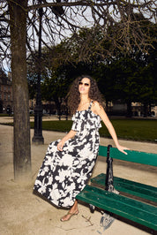 Maxikleid mit floralem Muster in Schwarz - Blossom Hair & Fashion