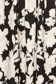 Maxikleid mit floralem Muster in Schwarz - Blossom Hair & Fashion