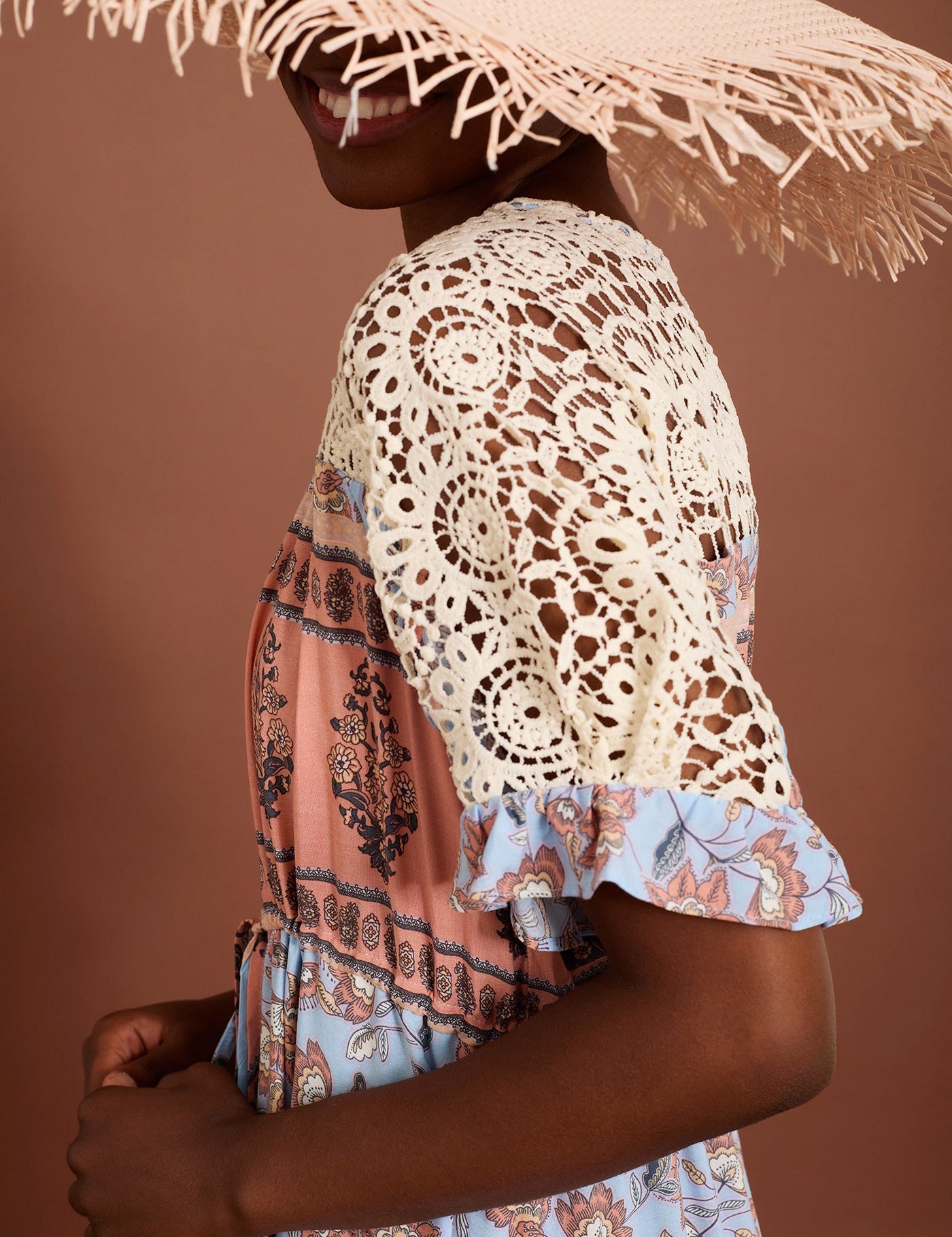 Maxikleid mit Häkel - Details & Boho - Print - Blossom Hair & Fashion