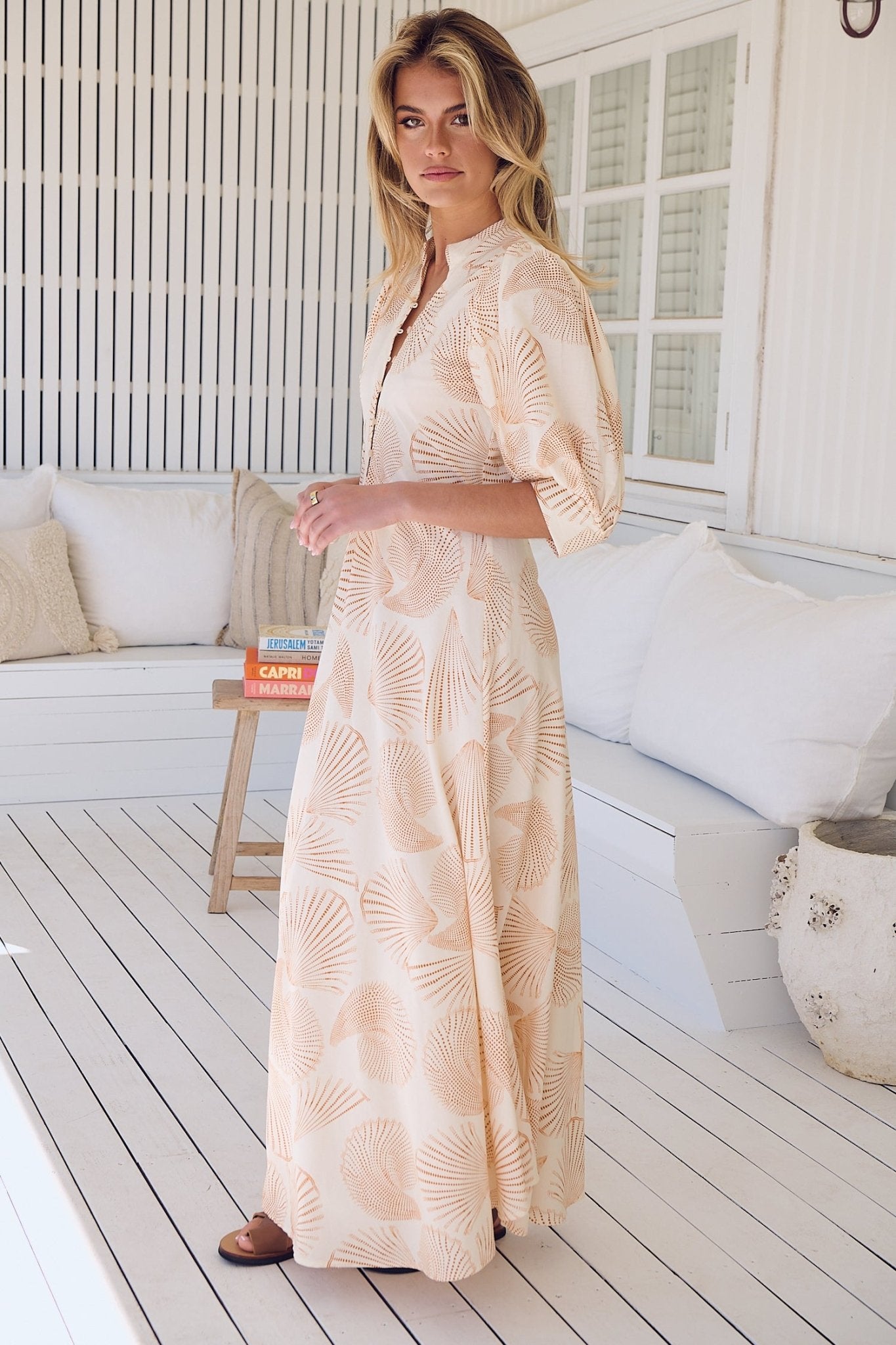Maxikleid mit Muschel - Print aus 100% Viskose - Blossom Hair & Fashion