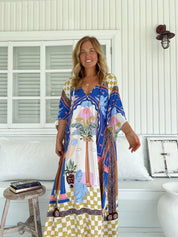 Maxikleid mit Muster und V - Ausschnitt - Blossom Hair & Fashion