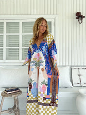 Maxikleid mit Muster und V - Ausschnitt - Blossom Hair & Fashion