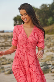 Maxikleid mit Print, Taillenband und Schlitz - Blossom Hair & Fashion