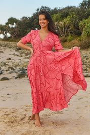 Maxikleid mit Print, Taillenband und Schlitz - Blossom Hair & Fashion