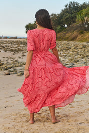 Maxikleid mit Print, Taillenband und Schlitz - Blossom Hair & Fashion