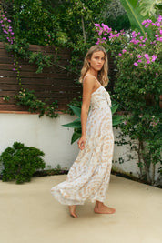 Maxikleid mit Spaghettiträgern und Knotendetail in Naturtönen - Blossom Hair & Fashion