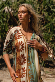 Maxikleid mit Streifenmuster und V - Ausschnitt - Blossom Hair & Fashion