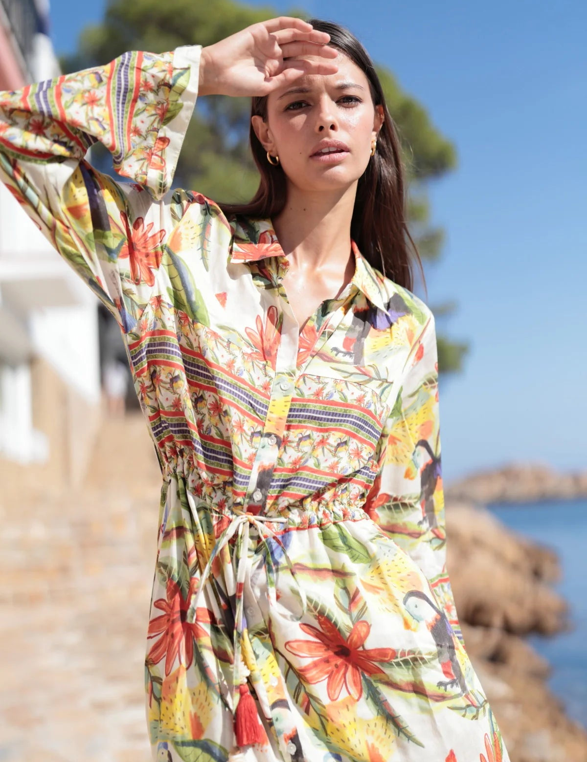 Maxikleid mit tropischem Muster und Kragen - Blossom Hair & Fashion