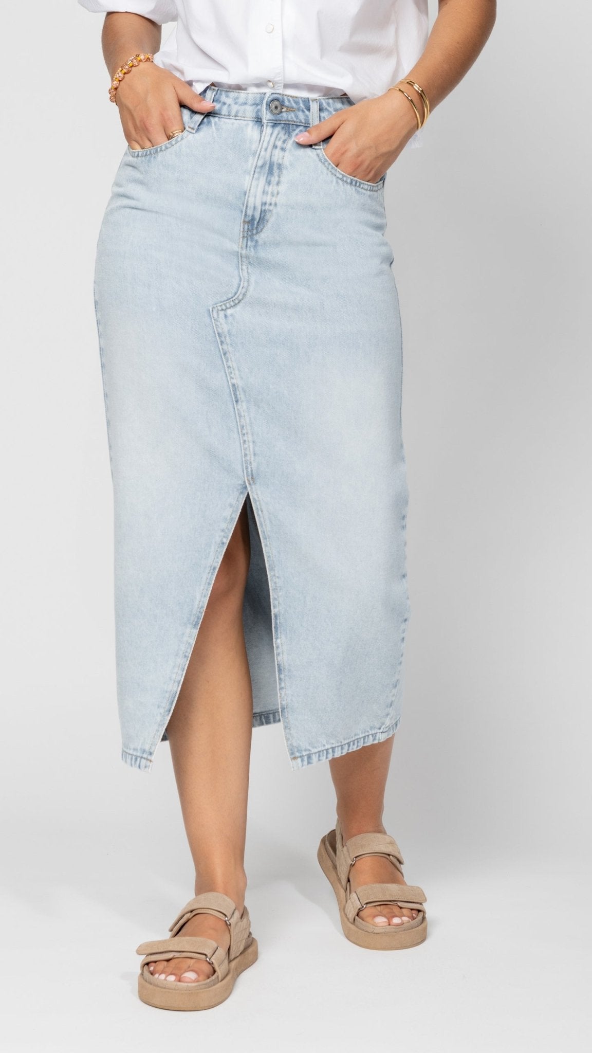 Midi - Jeansrock mit Gehschlitz in Hellblau - Blossom Hair & Fashion