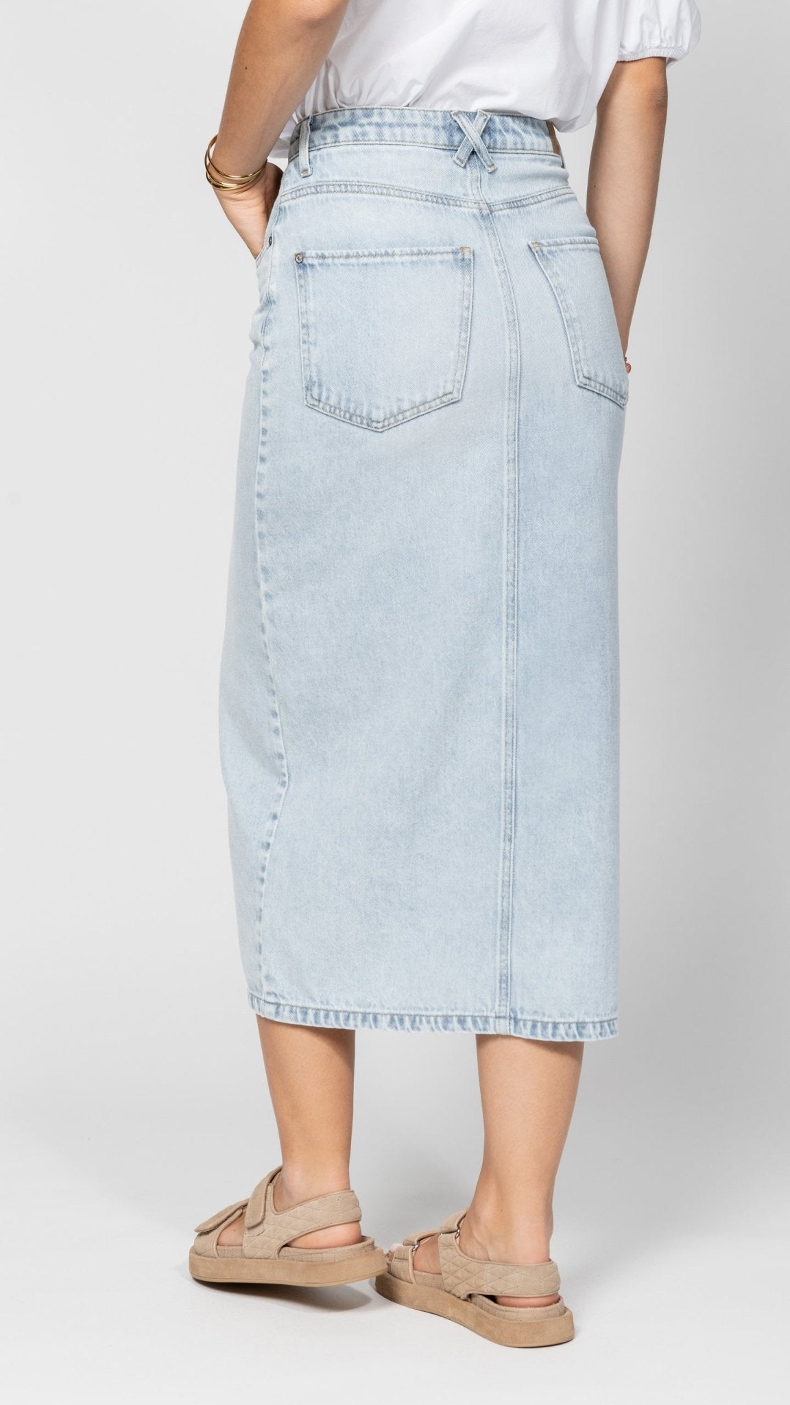 Midi - Jeansrock mit Gehschlitz in Hellblau - Blossom Hair & Fashion