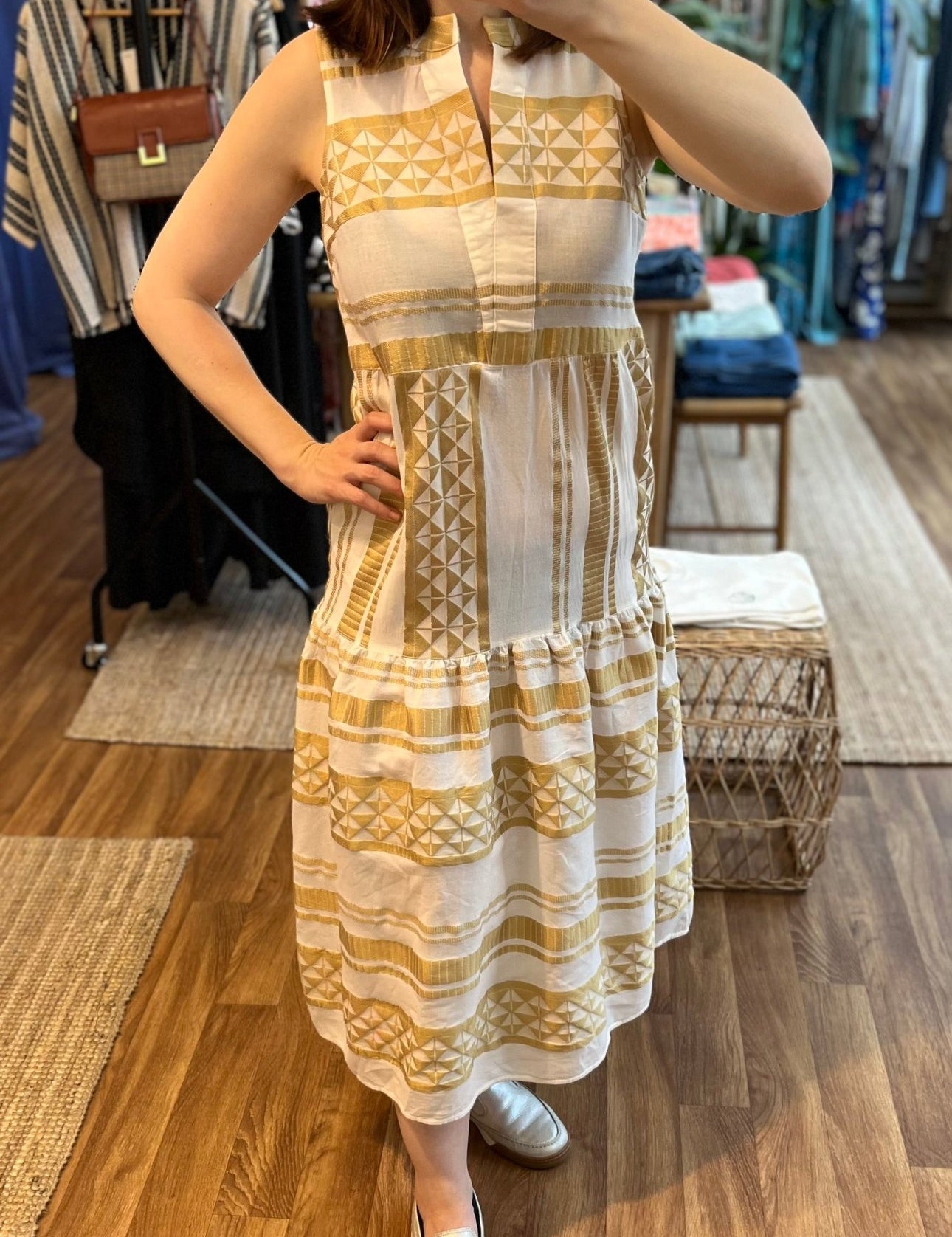 Midi Kleid ärmellos mit goldenen Mustern - Blossom Hair & Fashion