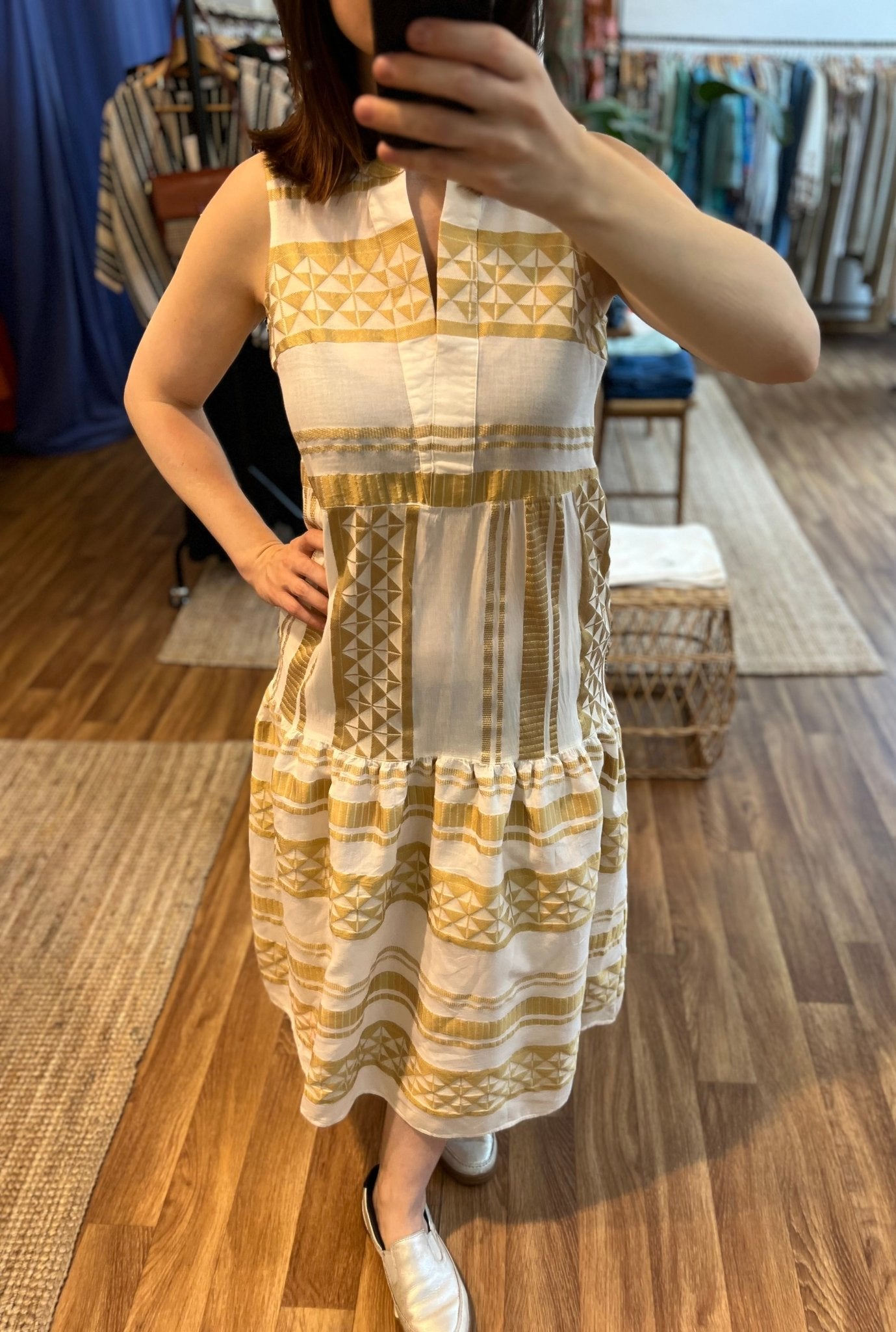Midi Kleid ärmellos mit goldenen Mustern - Blossom Hair & Fashion