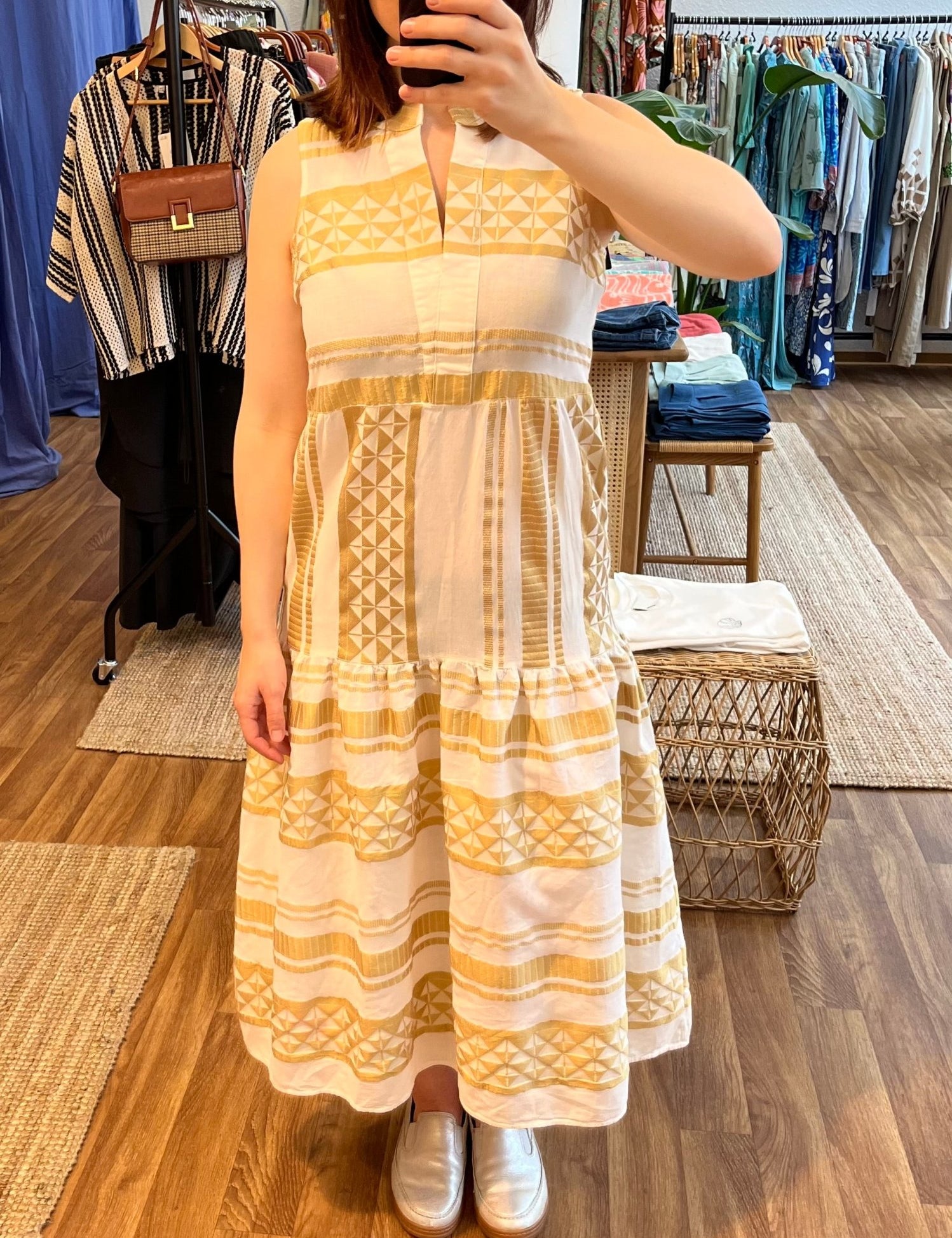 Midi Kleid ärmellos mit goldenen Mustern - Blossom Hair & Fashion