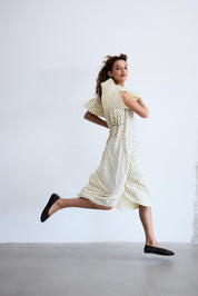 Midi - Kleid mit Punktmuster und V - Ausschnitt in verschiedenen Farben - Blossom Hair & Fashion