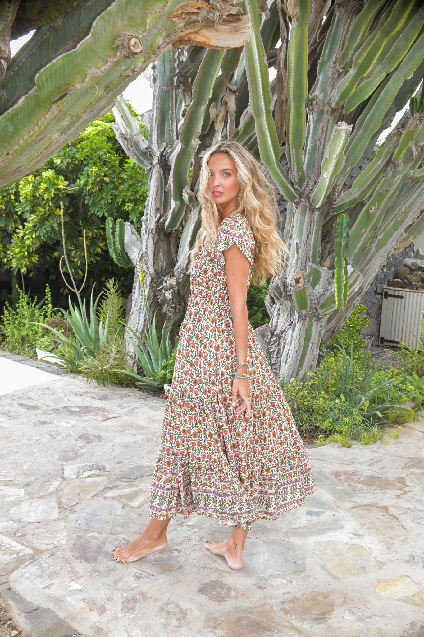 Midikleid mit floralem Muster und Stufenrock - Blossom Hair & Fashion