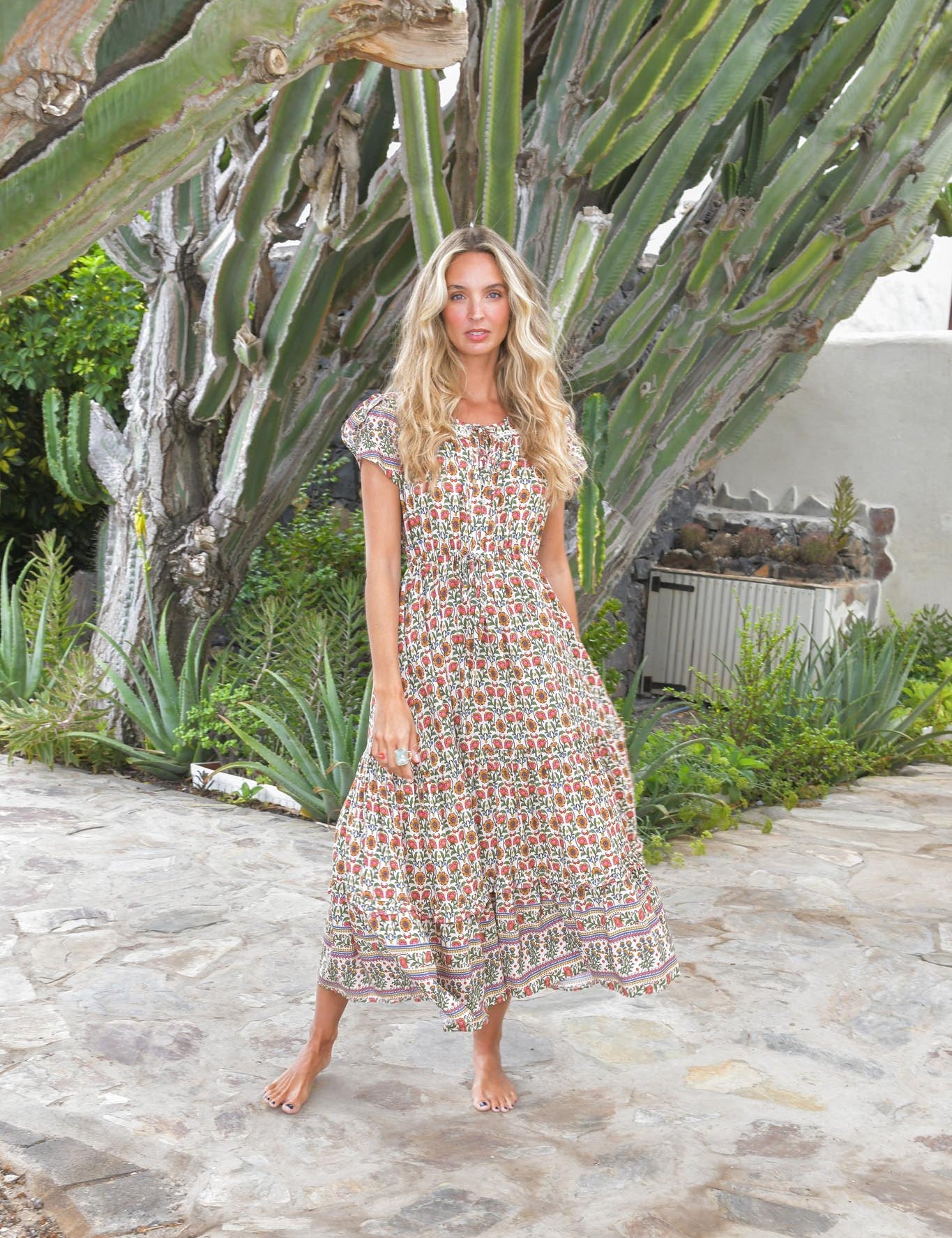 Midikleid mit floralem Muster und Stufenrock - Blossom Hair & Fashion