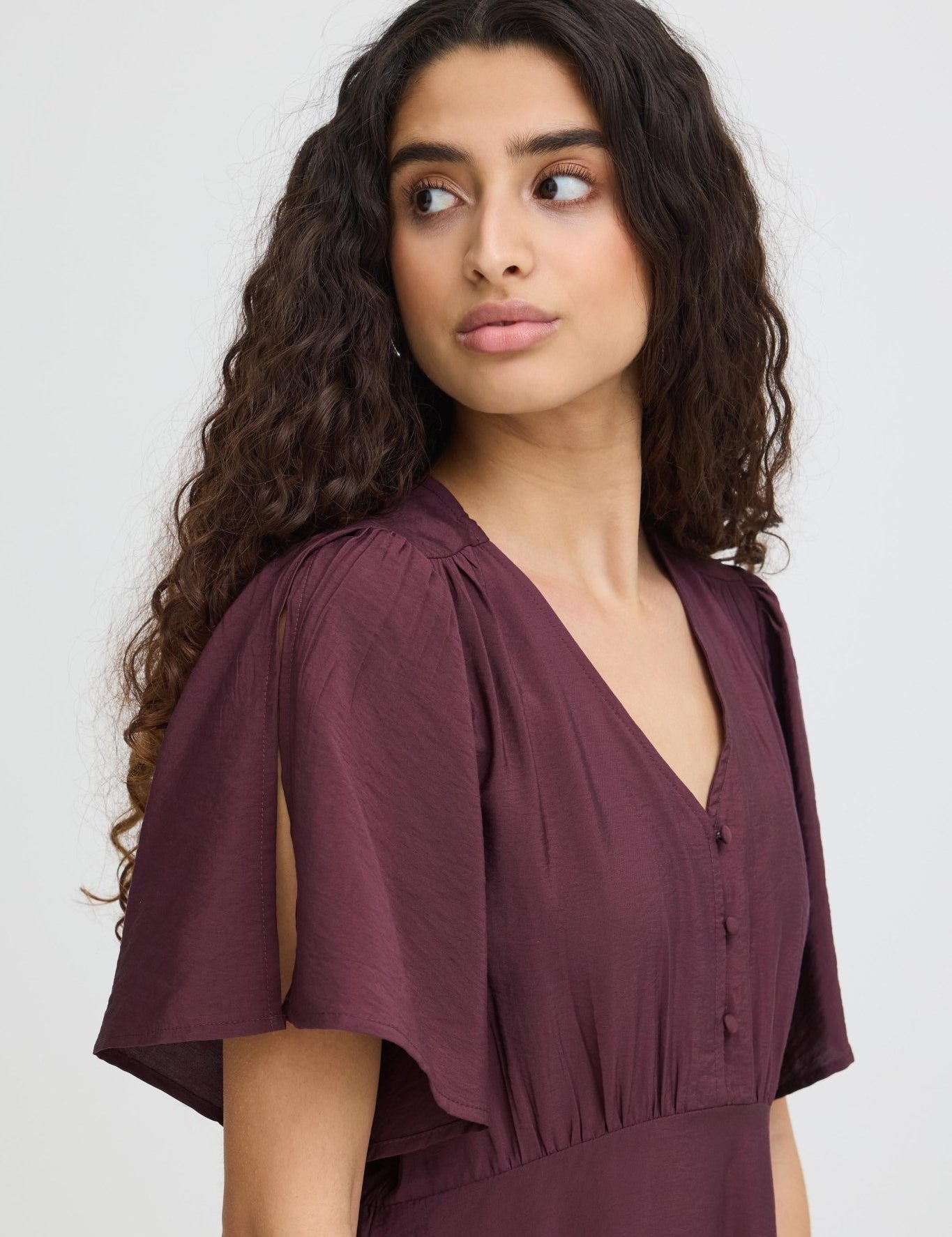 Midikleid mit V-Ausschnitt in Bordeaux - Blossom Hair & Fashion